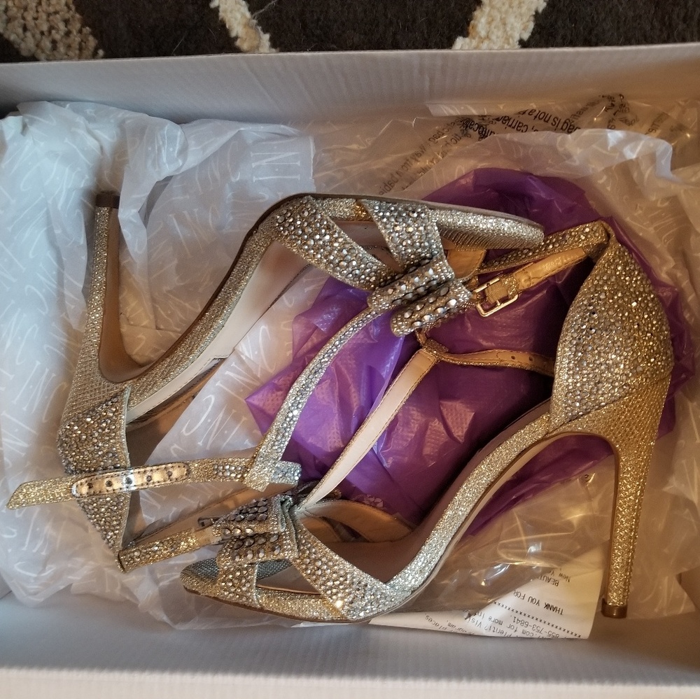 I.N.C Formal Bow Heels